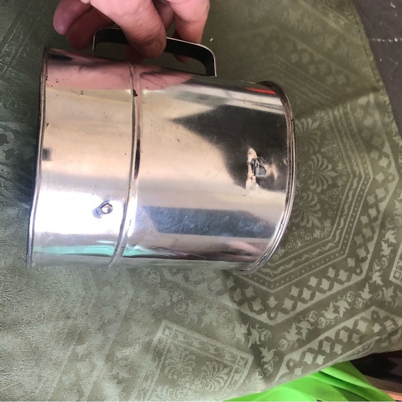 Single flour sifter in great shape- used to aerate flour, remove debris- used - Picture 7 of 7